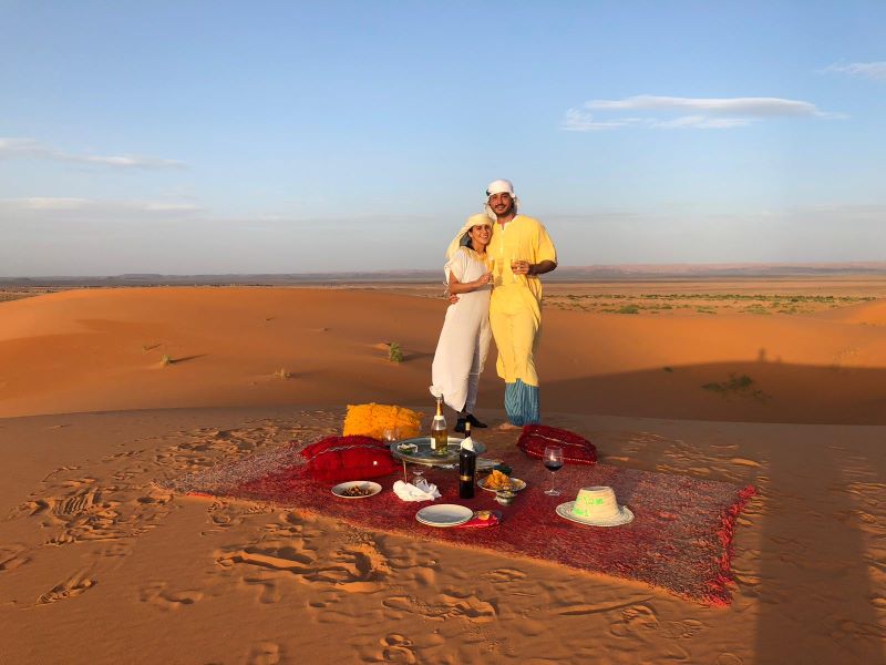 Proposal in the desert Proposal in the desert with a picnic
