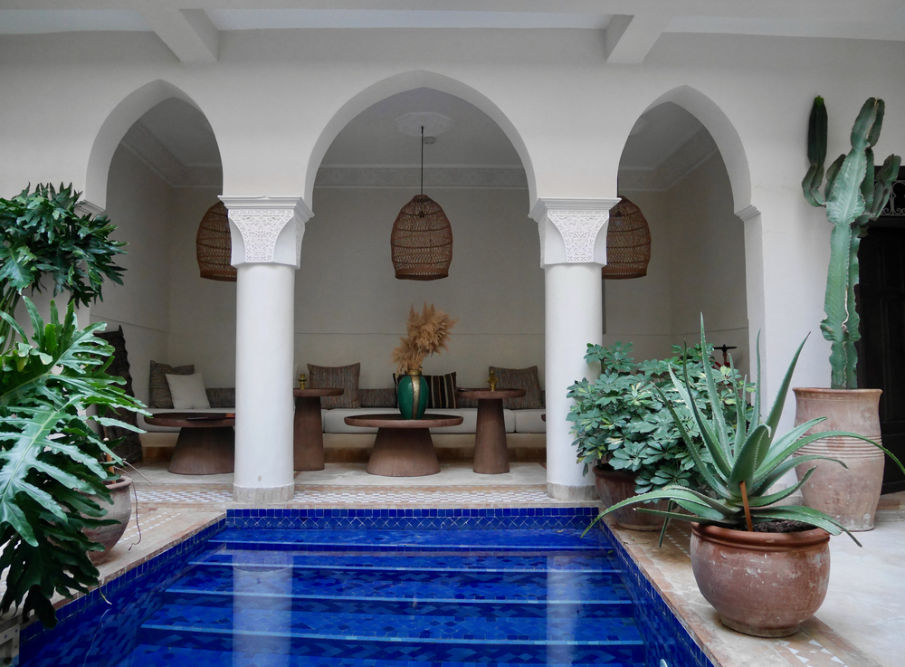 Patio en un Riad en Marrakech Foto de una piscina en un patio de un Riad en Marrakech
